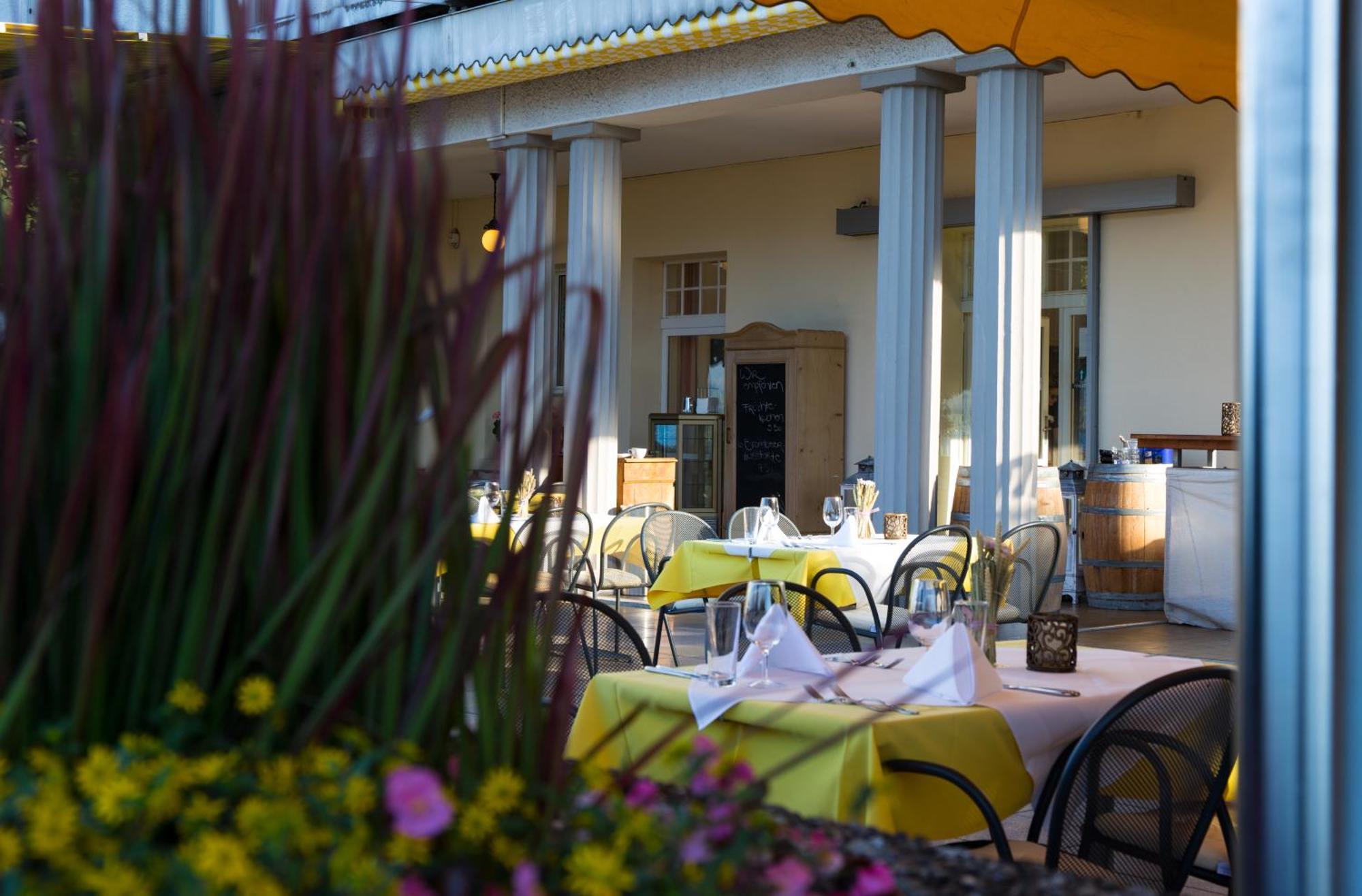 Hotel Restaurant Bellevue Au Lac Thun Exterior photo