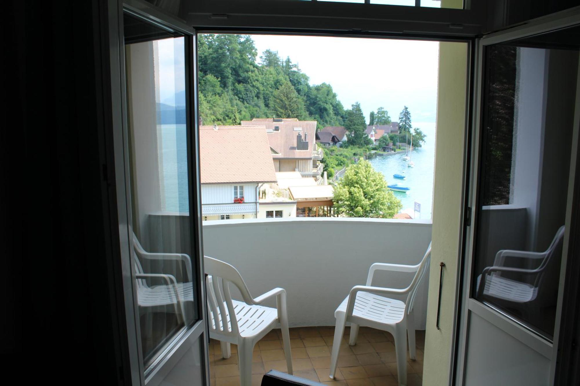 Hotel Restaurant Bellevue Au Lac Thun Exterior photo