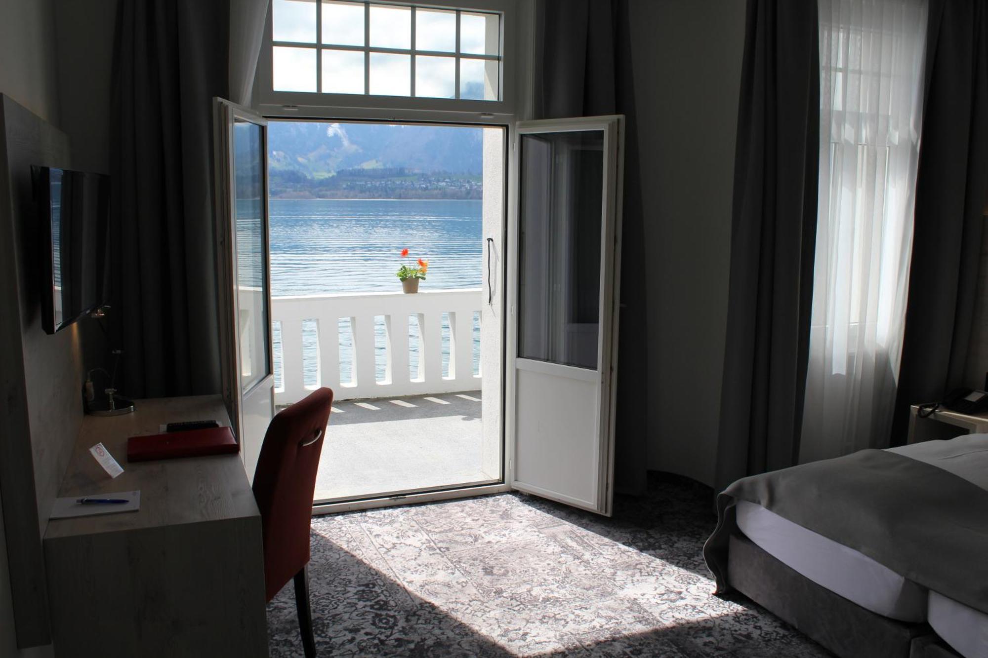Hotel Restaurant Bellevue Au Lac Thun Exterior photo