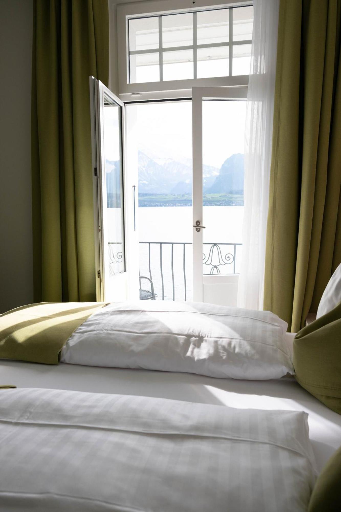 Hotel Restaurant Bellevue Au Lac Thun Exterior photo
