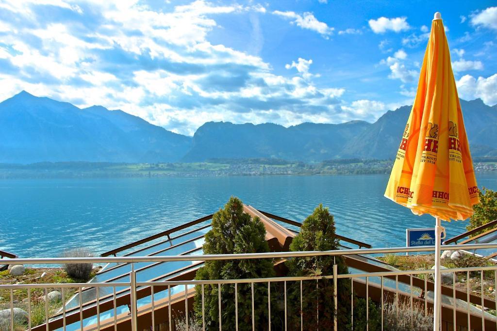 Hotel Restaurant Bellevue Au Lac Thun Exterior photo