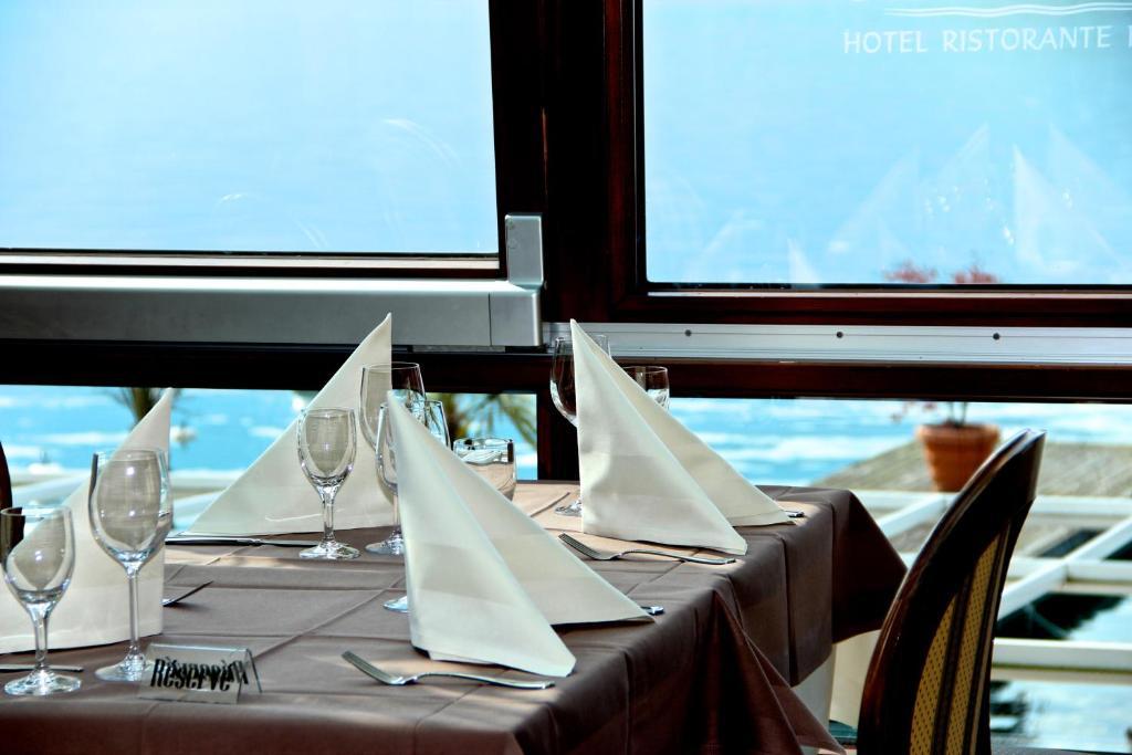 Hotel Restaurant Bellevue Au Lac Thun Exterior photo