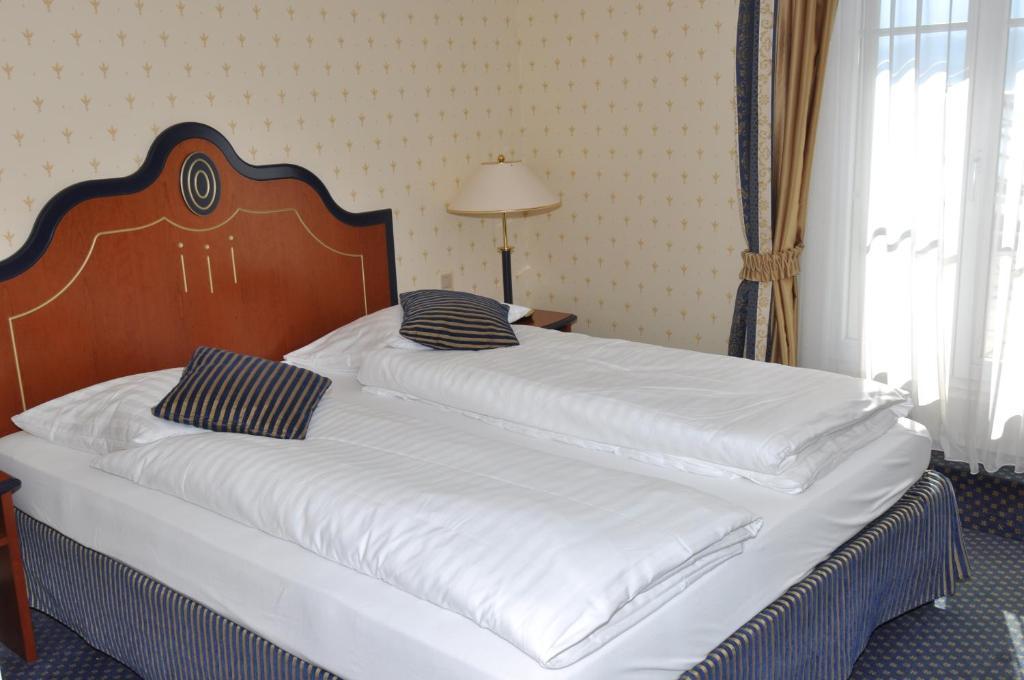 Hotel Restaurant Bellevue Au Lac Thun Room photo